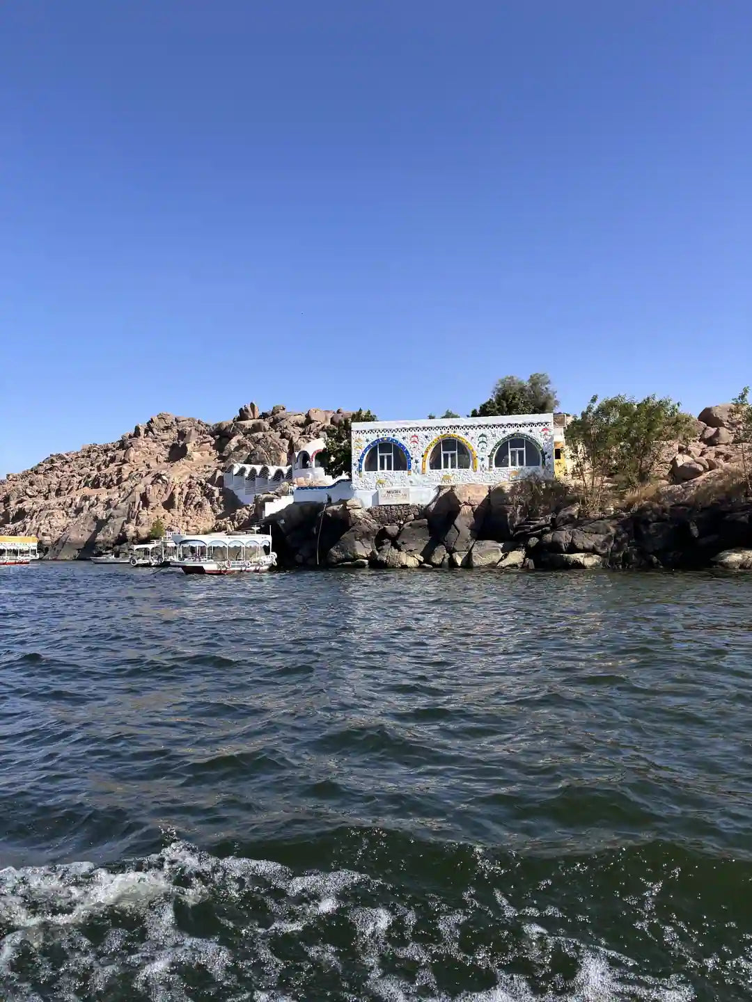 أسوان: جولة إرشادية في القرية النوبية وركوب قارب آلي في نهر النيل