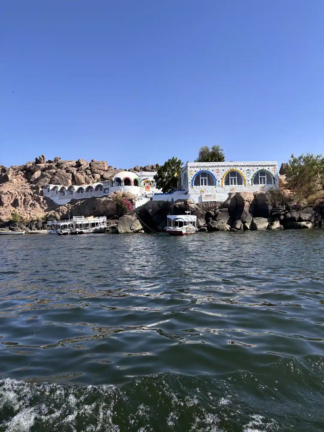 أسوان: جولة إرشادية في القرية النوبية وركوب قارب آلي في نهر النيل