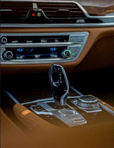Doha: noleggio auto privata BMW serie 7 730 con autista