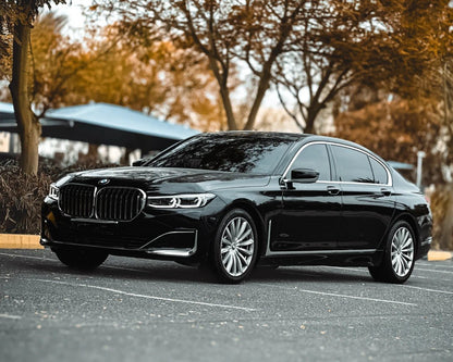 Doha: noleggio auto privata BMW serie 7 730 con autista