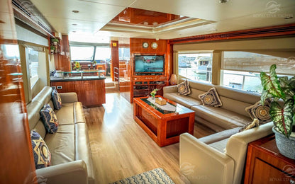 Dubai: 90 FT Big Daddy (Party) Duretti Yacht Tour