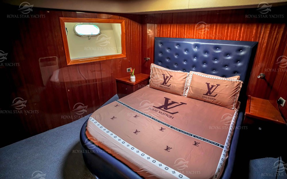 Dubai: 90 FT Big Daddy (Party) Duretti Yacht Tour