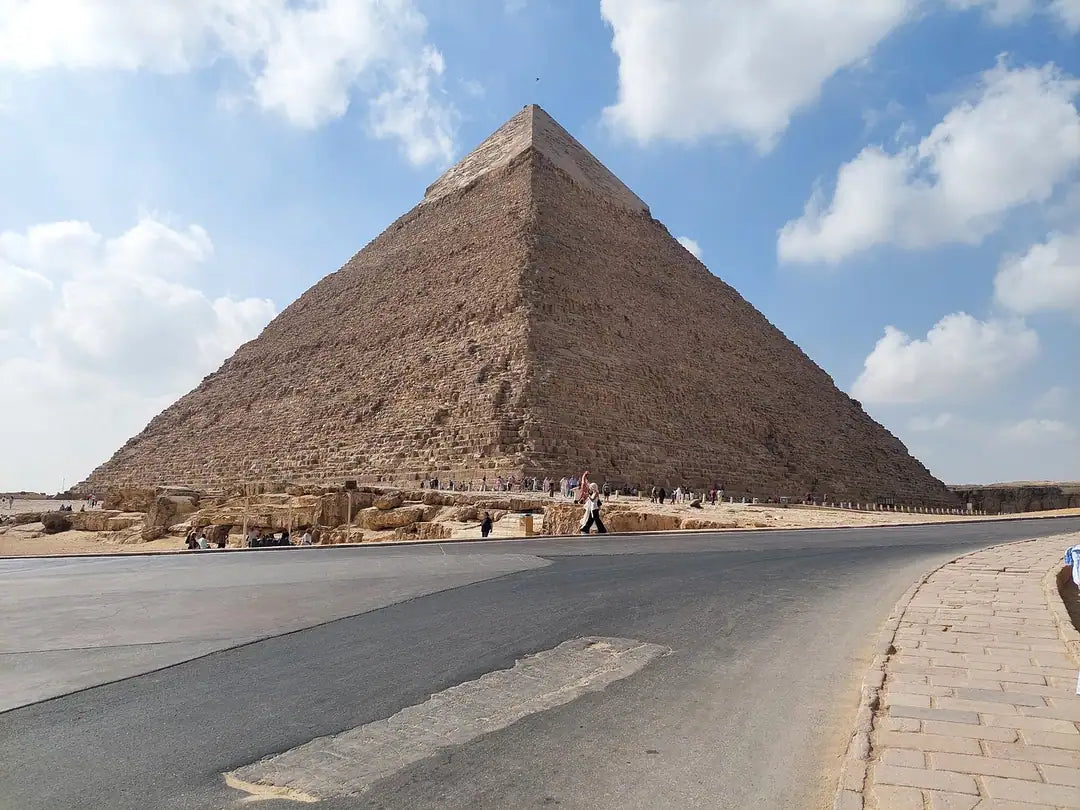 Kairo: Nikmati Pengalaman Naik Unta di Piramida Giza