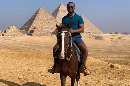 Cairo: Experience Horse riding by Giza Pyramids