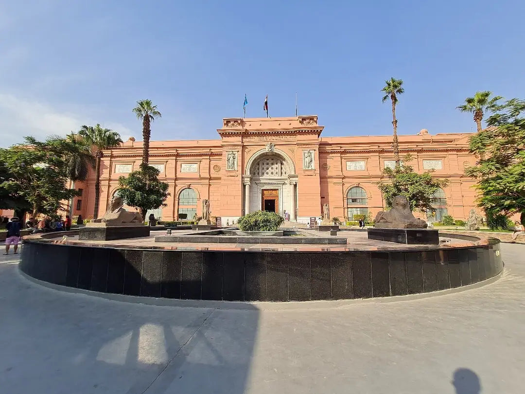 Kairo: Tur Sehari Penuh ke Museum Mesir, Piramida, dan Bazaar dengan Pemandu