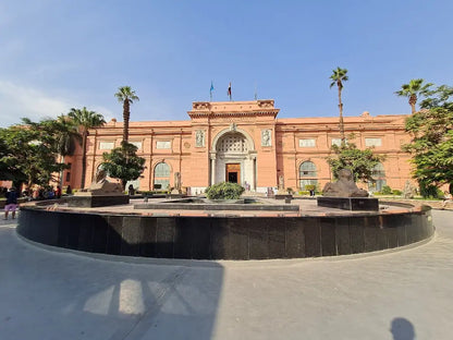 Kairo: Tur Sehari Penuh ke Museum Mesir, Piramida, dan Bazaar dengan Pemandu