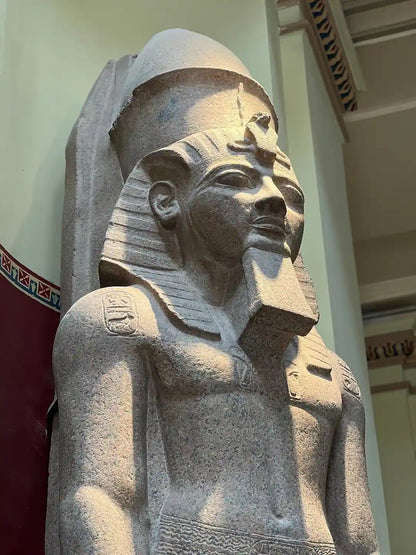 Kairo: Tur Sehari Penuh ke Museum Mesir, Piramida, dan Bazaar dengan Pemandu