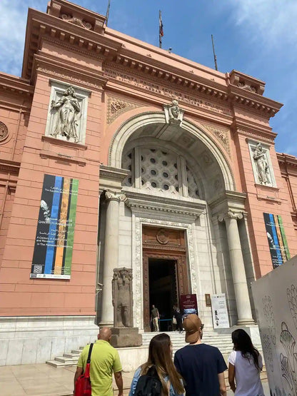 Kairo: Tur Sehari Penuh ke Museum Mesir, Piramida, dan Bazaar dengan Pemandu