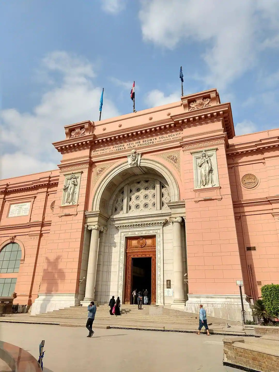 Kairo: Tur Sehari Penuh ke Museum Mesir, Piramida, dan Bazaar dengan Pemandu