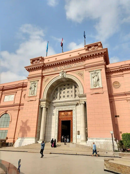 Kairo: Tur Sehari Penuh ke Museum Mesir, Piramida, dan Bazaar dengan Pemandu