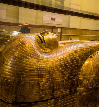 Kairo: Tur Sehari Penuh ke Museum Mesir, Piramida, dan Bazaar dengan Pemandu