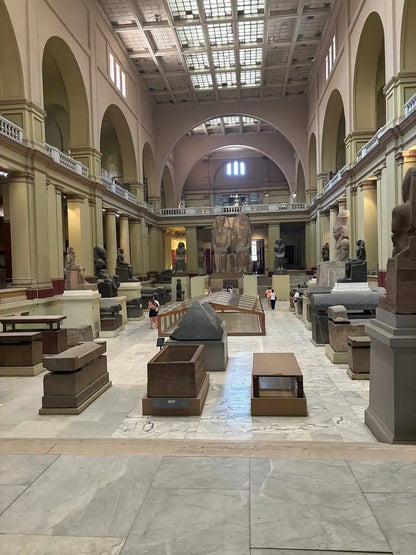 Kairo: Tur Sehari Penuh ke Museum Mesir, Piramida, dan Bazaar dengan Pemandu