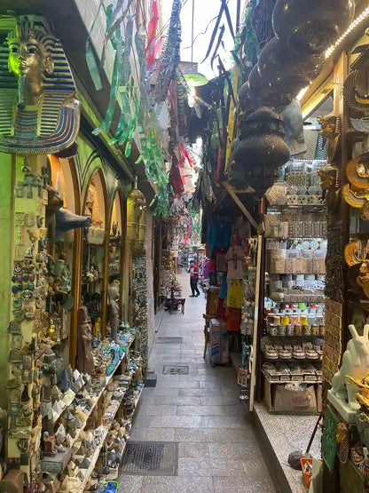 Kairo: Tur Sehari Penuh ke Museum Mesir, Piramida, dan Bazaar dengan Pemandu