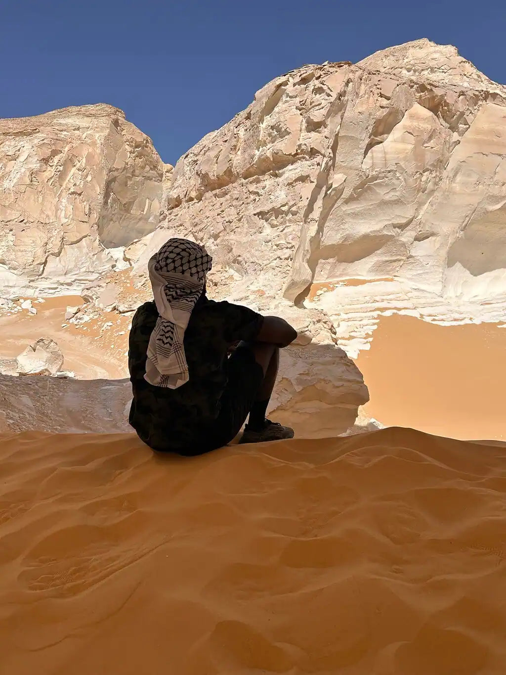 Cairo: Excursão Privada de 2 Dias para o Oásis de Bahariya com Tour pelo Deserto Negro e Branco
