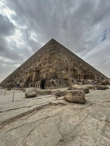 Kair: Prywatna wycieczka po piramidach w Gizie, Sakkarze i Memfis z przewodnikiem-egiptologiem