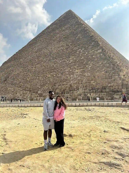 Kair: Prywatna wycieczka po piramidach w Gizie, Sakkarze i Memfis z przewodnikiem-egiptologiem