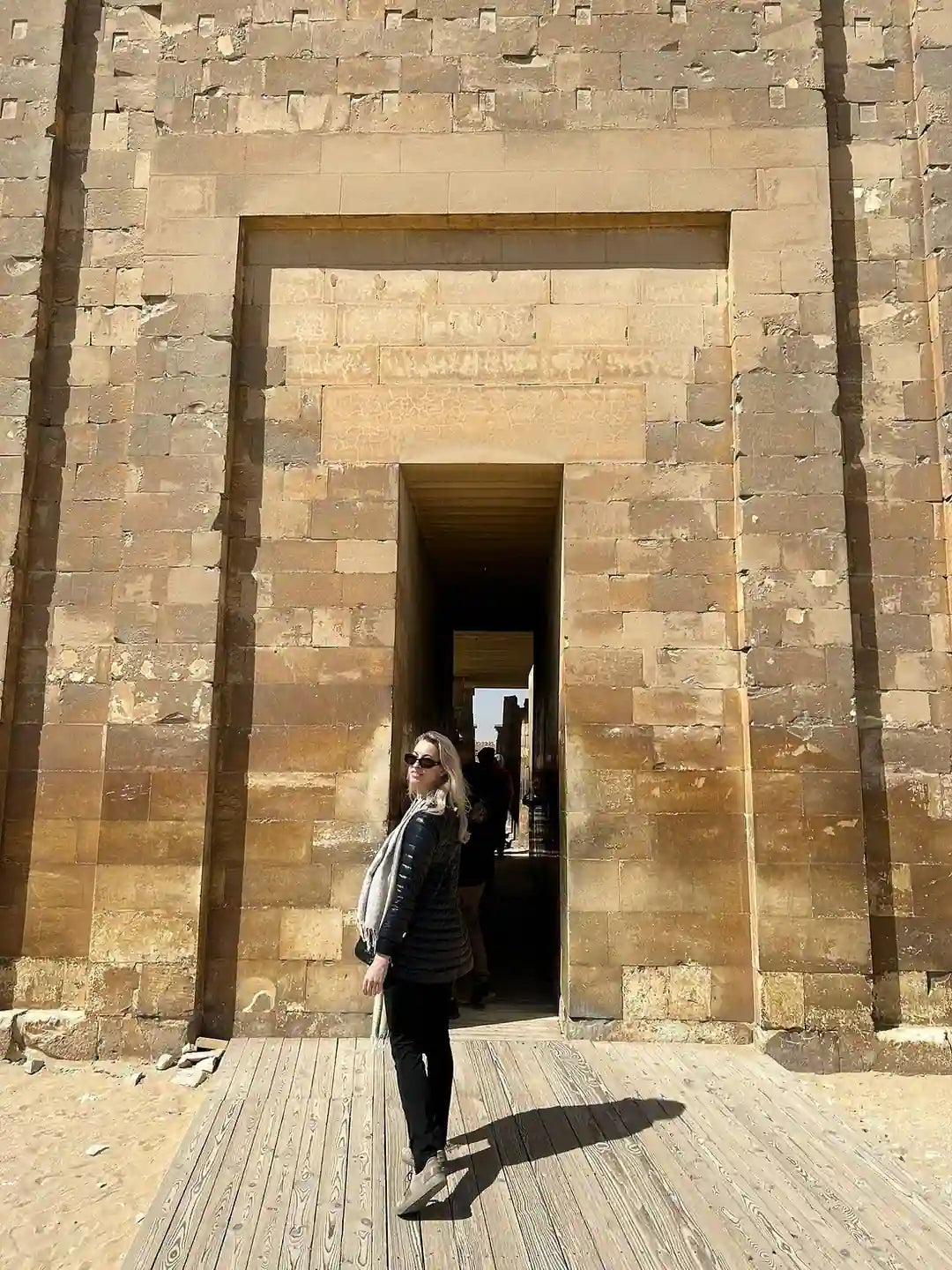 Kair: Prywatna wycieczka po piramidach w Gizie, Sakkarze i Memfis z przewodnikiem-egiptologiem