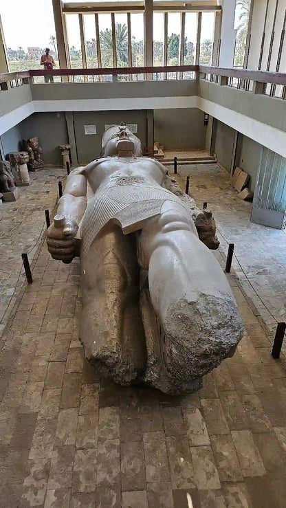 Kair: Prywatna wycieczka po piramidach w Gizie, Sakkarze i Memfis z przewodnikiem-egiptologiem