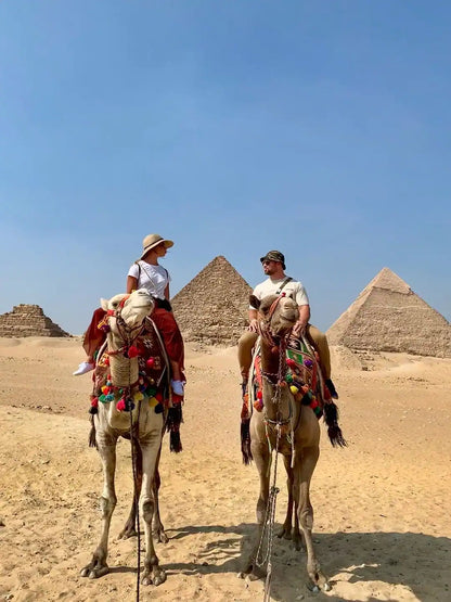 Kair: Prywatna wycieczka po piramidach w Gizie, Sakkarze i Memfis z przewodnikiem-egiptologiem