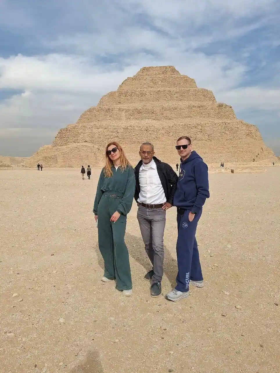 Kair: Prywatna wycieczka po piramidach w Gizie, Sakkarze i Memfis z przewodnikiem-egiptologiem