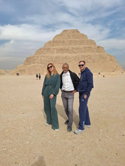 Kair: Prywatna wycieczka po piramidach w Gizie, Sakkarze i Memfis z przewodnikiem-egiptologiem