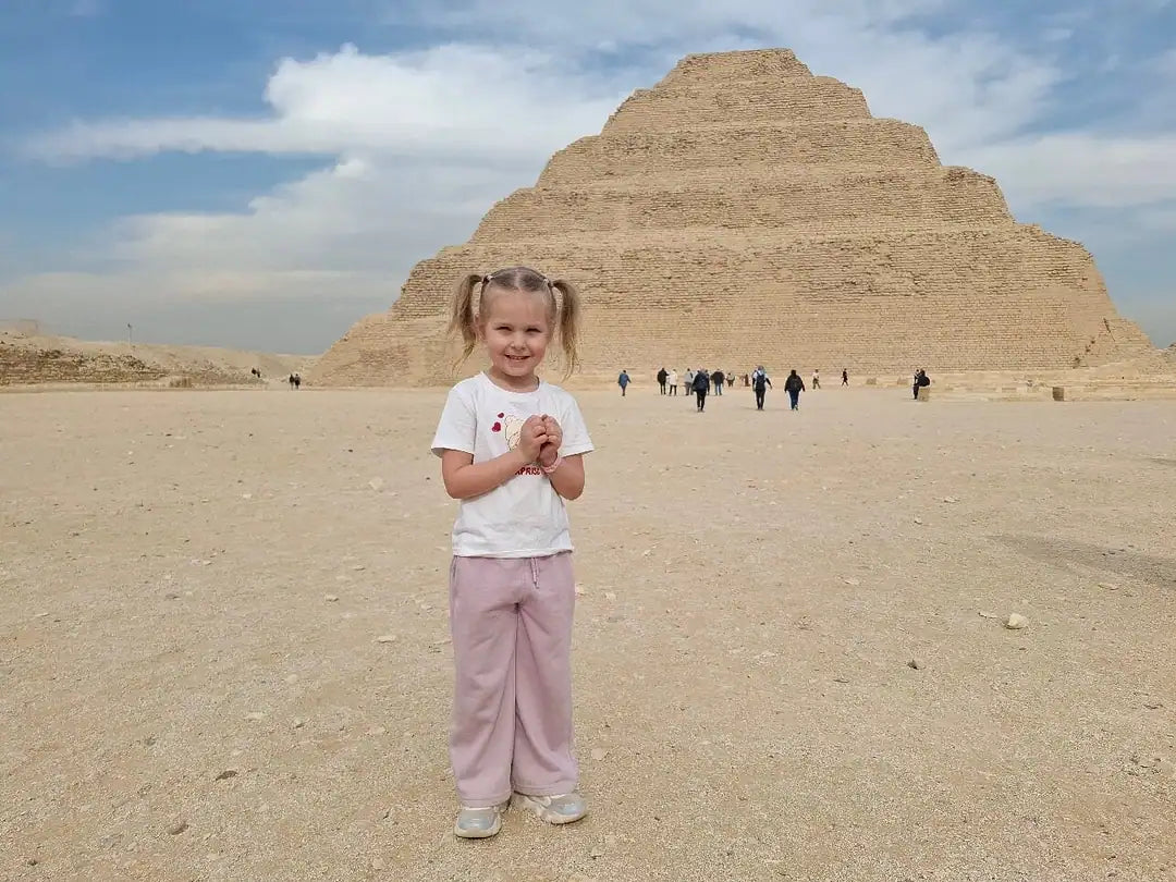 Kair: Prywatna wycieczka po piramidach w Gizie, Sakkarze i Memfis z przewodnikiem-egiptologiem