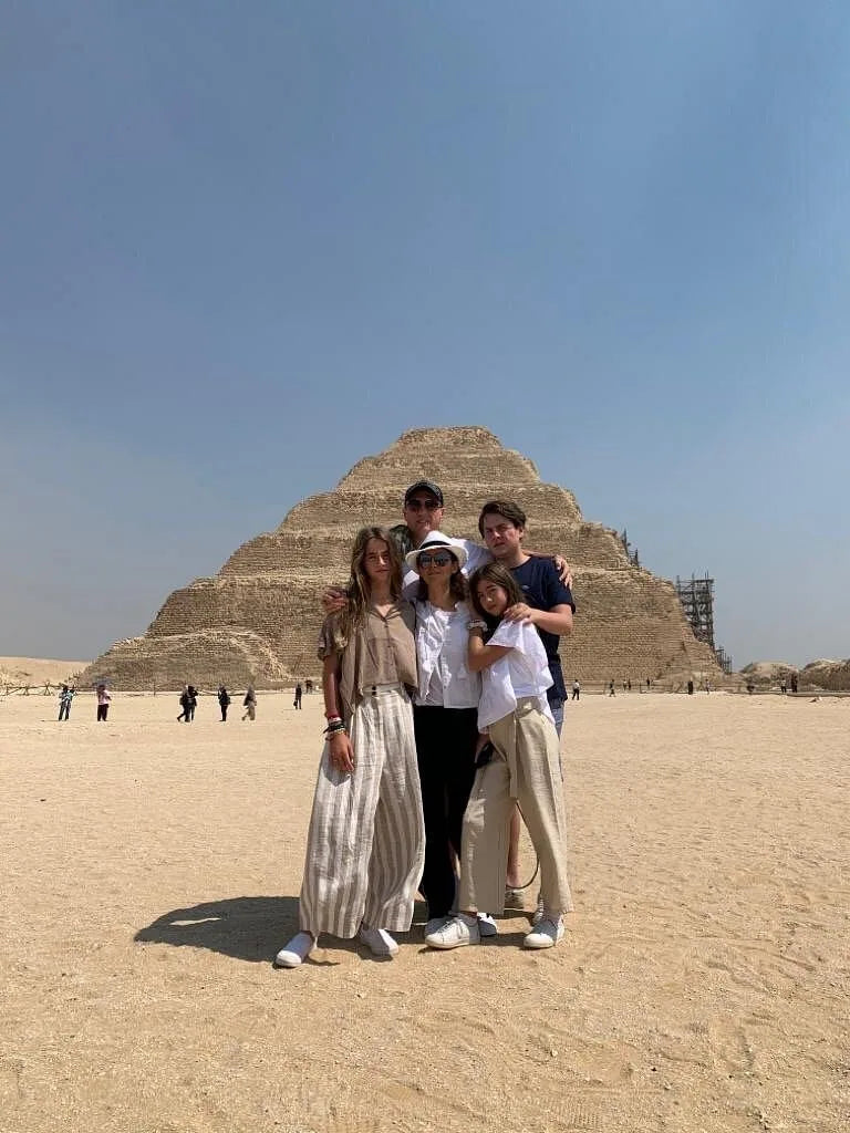 Kair: Prywatna wycieczka po piramidach w Gizie, Sakkarze i Memfis z przewodnikiem-egiptologiem