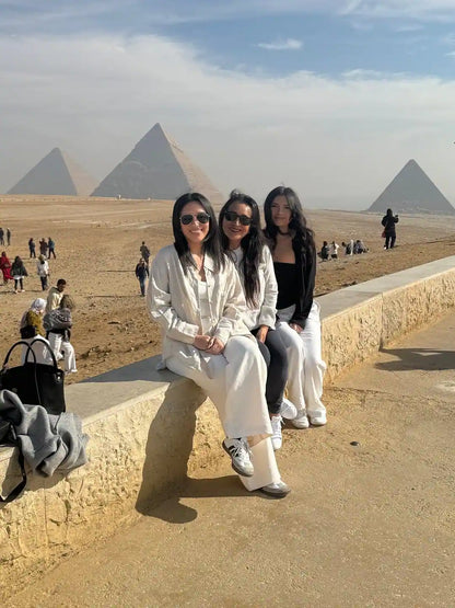 Cairo: Private Tour to the Pyramids, Sphinx and Sakkara with Tour Guide