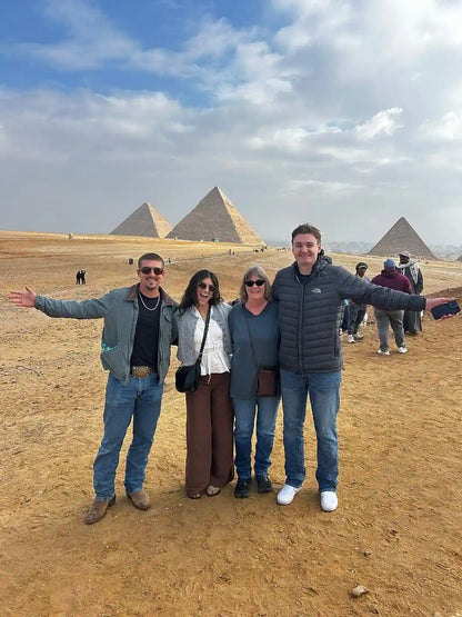 Cairo: Private Tour to the Pyramids, Sphinx and Sakkara with Tour Guide