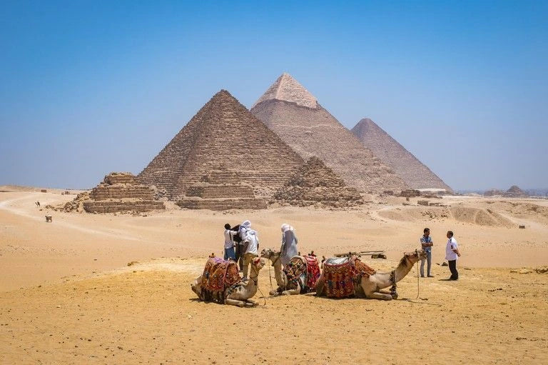 Cairo: Private Tour to the Pyramids, Sphinx and Sakkara with Tour Guide