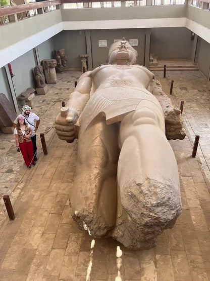 Il Cairo: Tour Guidato Privato di un Giorno delle Piramidi di Giza, Piramide a Gradoni di Saqqara e Menfi