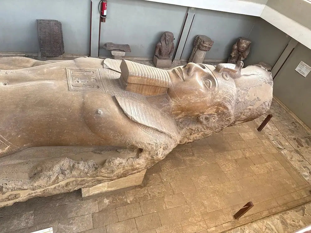 Il Cairo: Tour Guidato Privato di un Giorno delle Piramidi di Giza, Piramide a Gradoni di Saqqara e Menfi