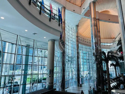 Doha: Guided Shopping Tour to Four Malls