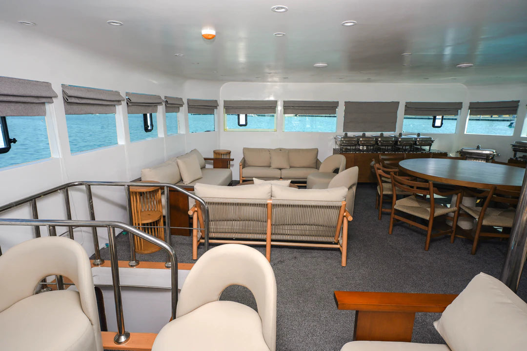Marassi: Gita in Yacht Privato con Nuoto e Pranzo Opzionale sulla Costa Nord