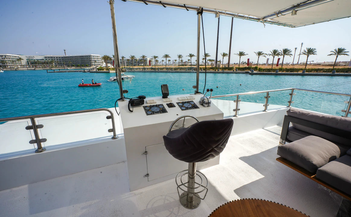 Marassi: Gita in Yacht Privato con Nuoto e Pranzo Opzionale sulla Costa Nord