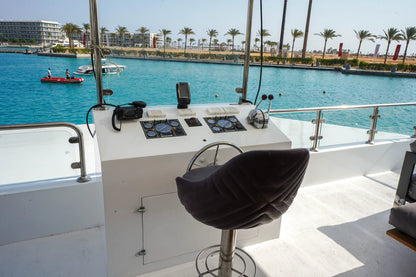 Marassi: Gita in Yacht Privato con Nuoto e Pranzo Opzionale sulla Costa Nord