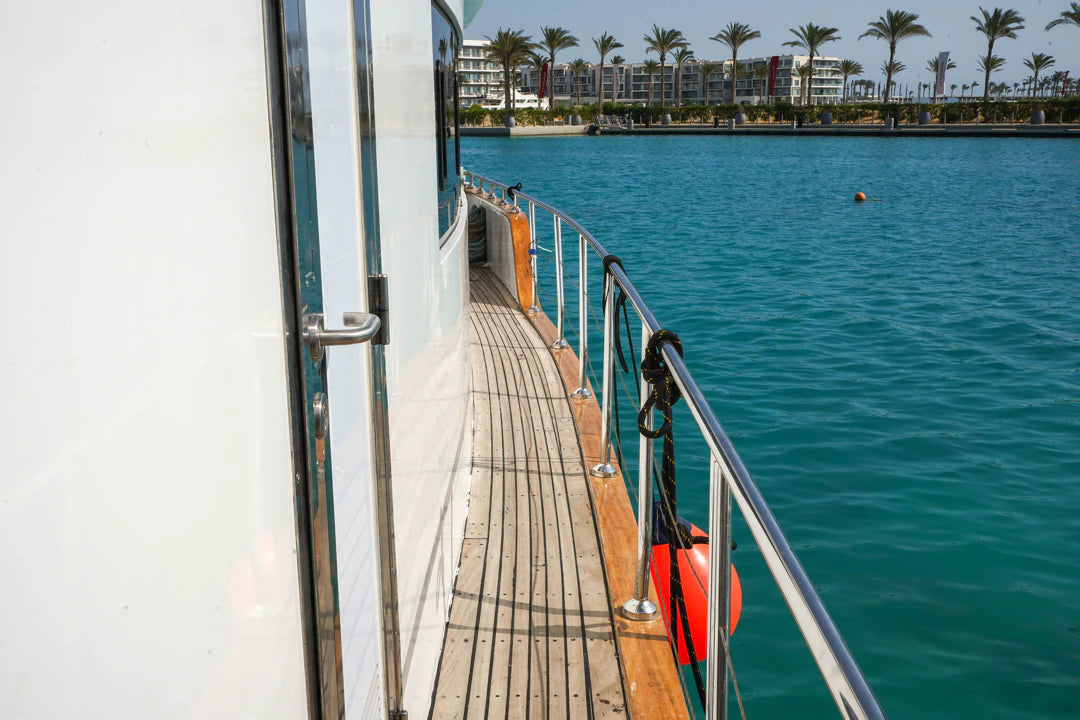 Marassi: Gita in Yacht Privato con Nuoto e Pranzo Opzionale sulla Costa Nord