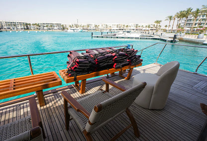 Marassi: Gita in Yacht Privato con Nuoto e Pranzo Opzionale sulla Costa Nord