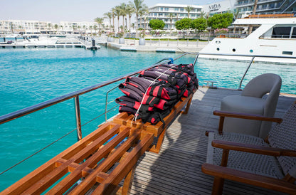 Marassi: Gita in Yacht Privato con Nuoto e Pranzo Opzionale sulla Costa Nord