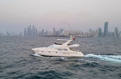 Dubai: privé Ferretti 78ft LINA luxe jachtverhuur