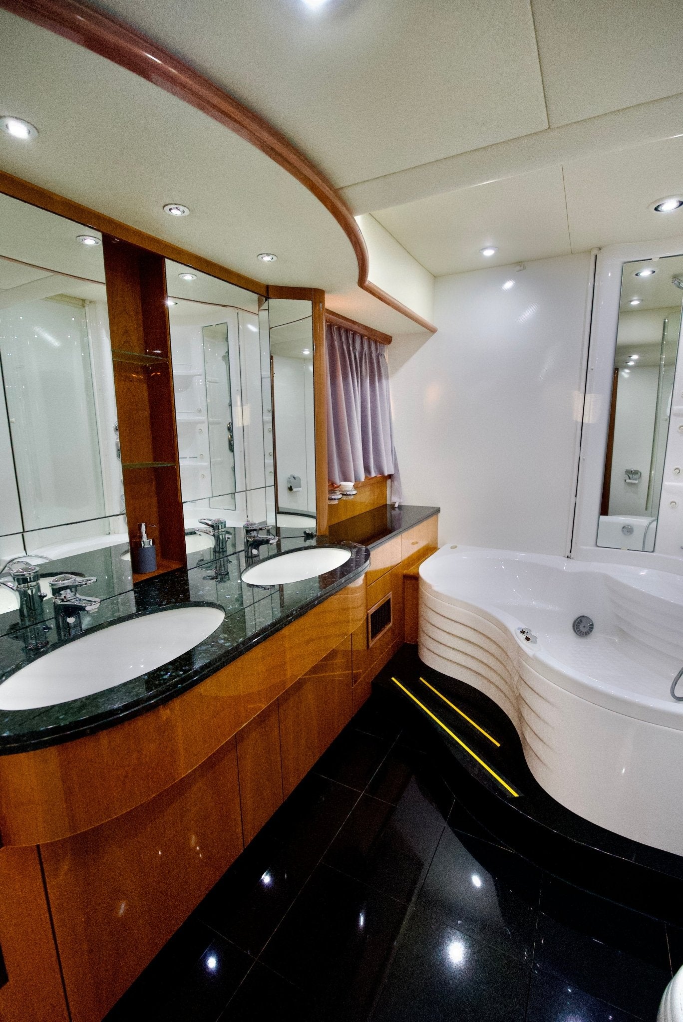 Dubai: privétour Sunseeker 90FT jacht