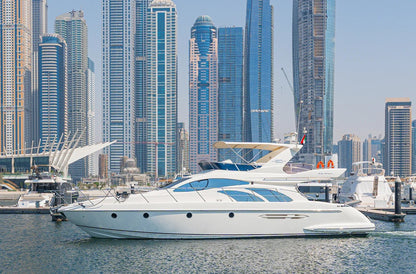 Dubai: privé Ferretti 78ft LINA luxe jachtverhuur