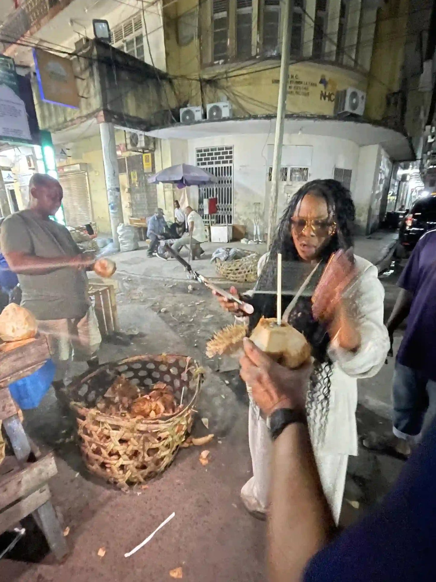 达累斯萨拉姆：嘟嘟车私人城市之旅，含街头美食品尝
