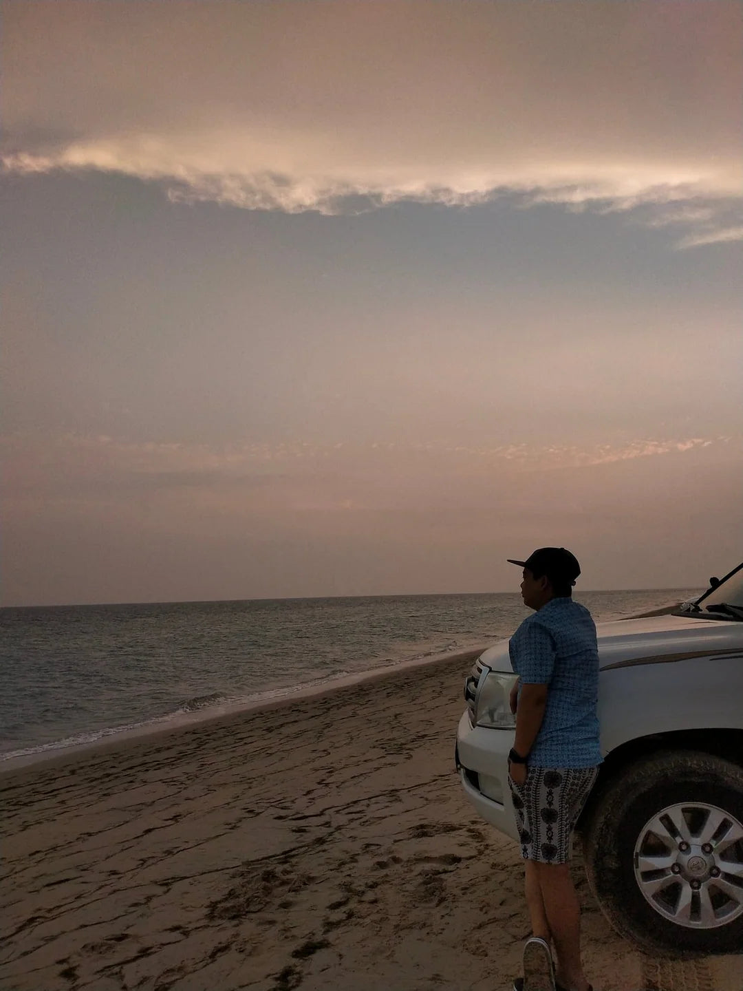 Doha: 4x4 Full-Day Private Desert Safari, Camel Ride, Quad Bike and BBQ Dinner Trip