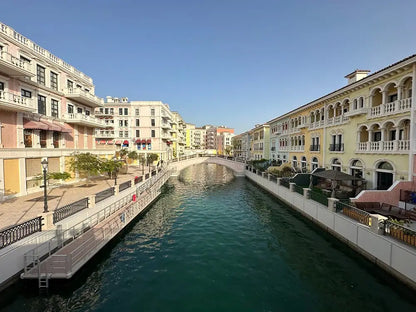 Doha: City Tour to Katara, The pearl and Souq Waqif with Airport or Hotel Pickup