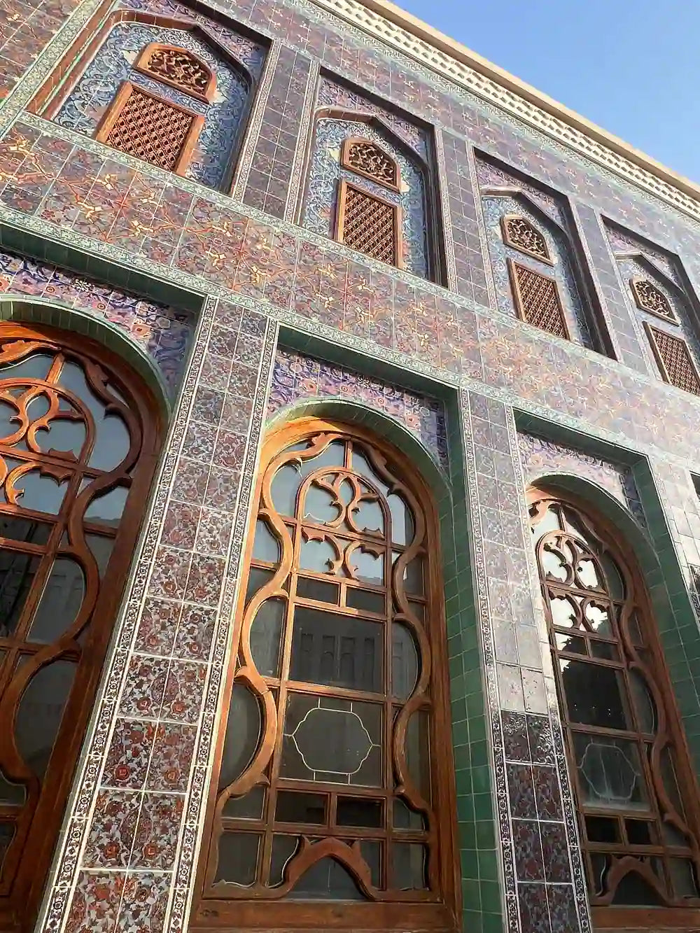 Doha: City Tour to Katara, The pearl and Souq Waqif with Airport or Hotel Pickup