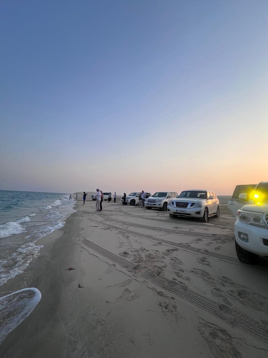 Doha: Ganztägige Wüstensafari mit Beduinen-Mittagessen oder -Abendessen
