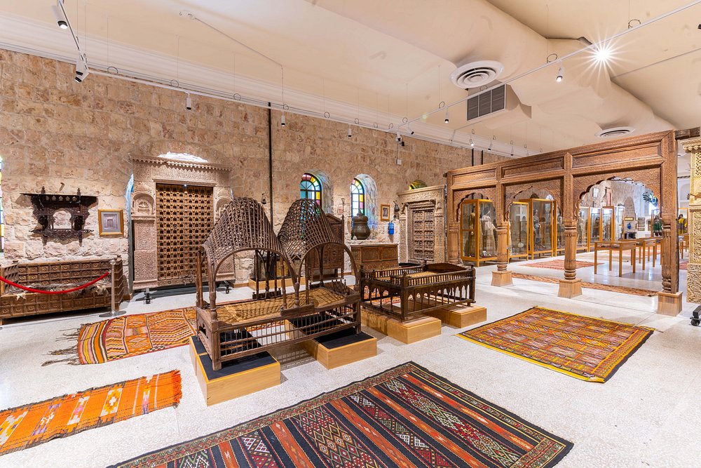 Doha: Nord- und Westtour mit Eintritt ins Shaikh Faisal Museum
