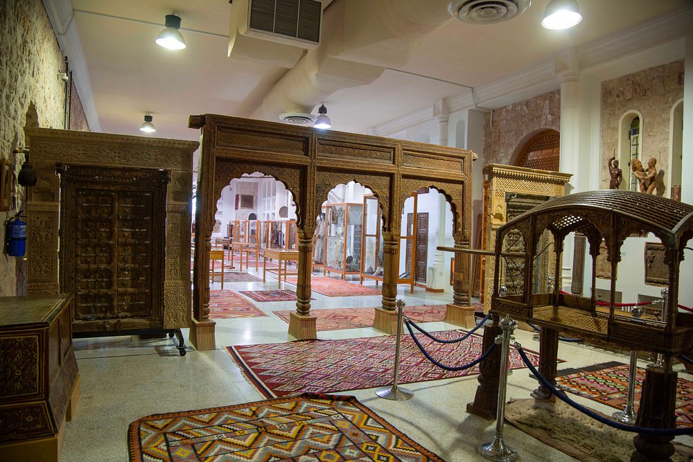 Doha: Nord- und Westtour mit Eintritt ins Shaikh Faisal Museum