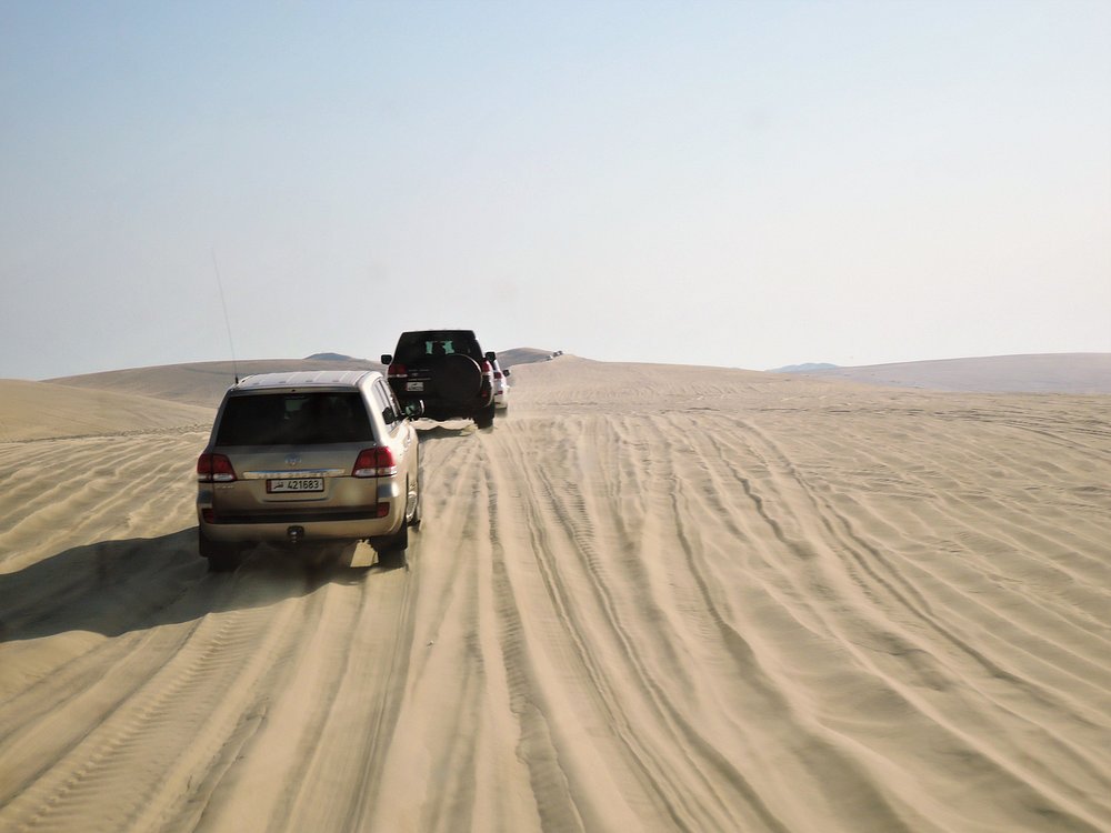 Doha: safari privato nel deserto con giro panoramico dello skyline di West Bay